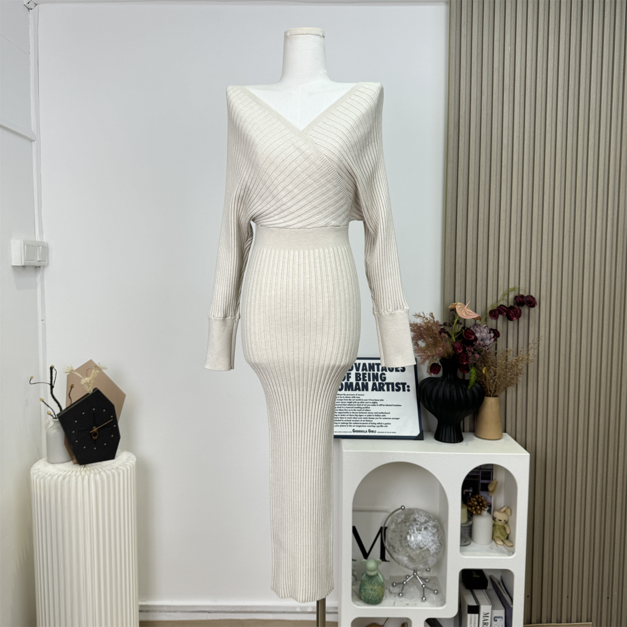 Slimming V-Neck Knit Dress with Waist Design - Commute Style - Image 4