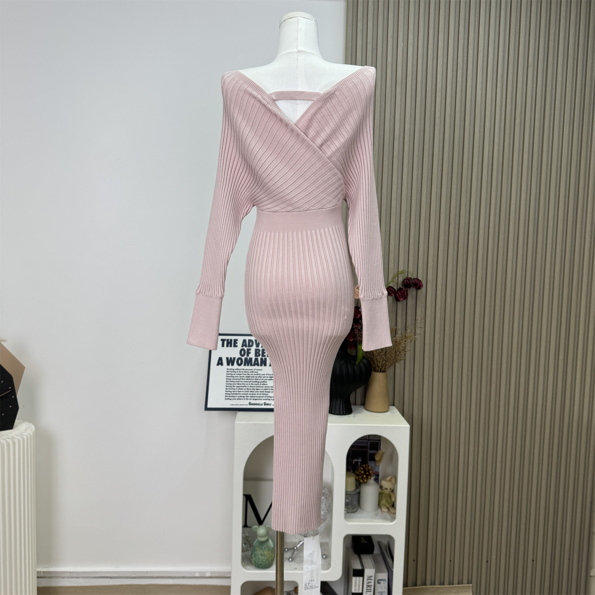 Slimming V-Neck Knit Dress with Waist Design - Commute Style - Image 3