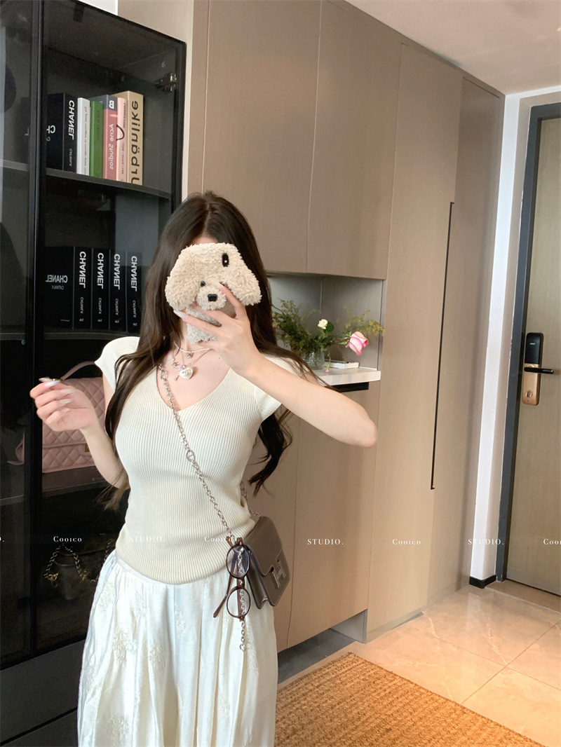 V-Neck Short Sleeve Knit T-Shirt Women Summer Slim Fit Basic Top - Image 3