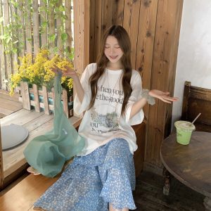 Lazy Loose Fresh Artistic Print T-Shirt and Irregular Floral Skirt Two-Piece Set