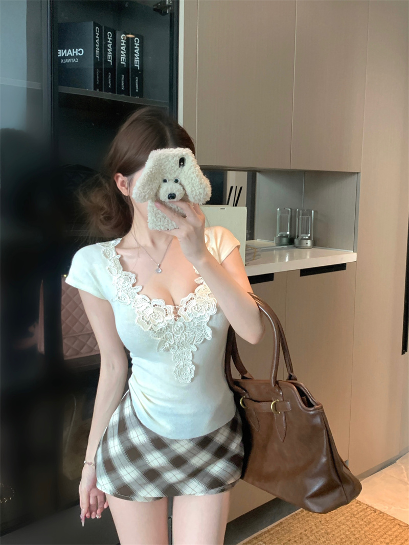 Women's Embroidered V-Neck Slim Knit Short Sleeve Top Summer Vest - Image 2