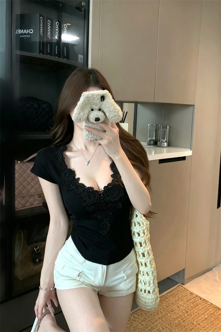 Women's Embroidered V-Neck Slim Knit Short Sleeve Top Summer Vest - Image 5